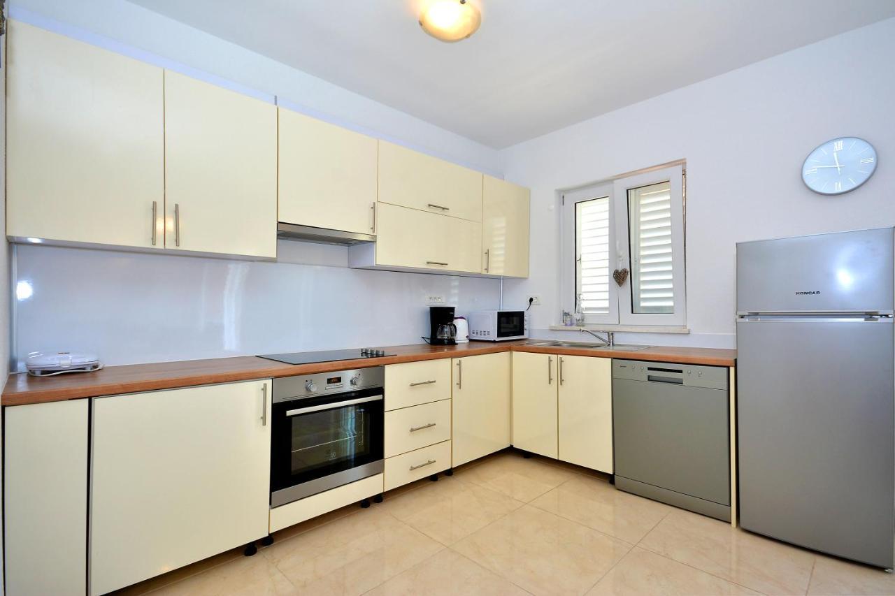 Apartment Wild Rose Podstrana Dış mekan fotoğraf