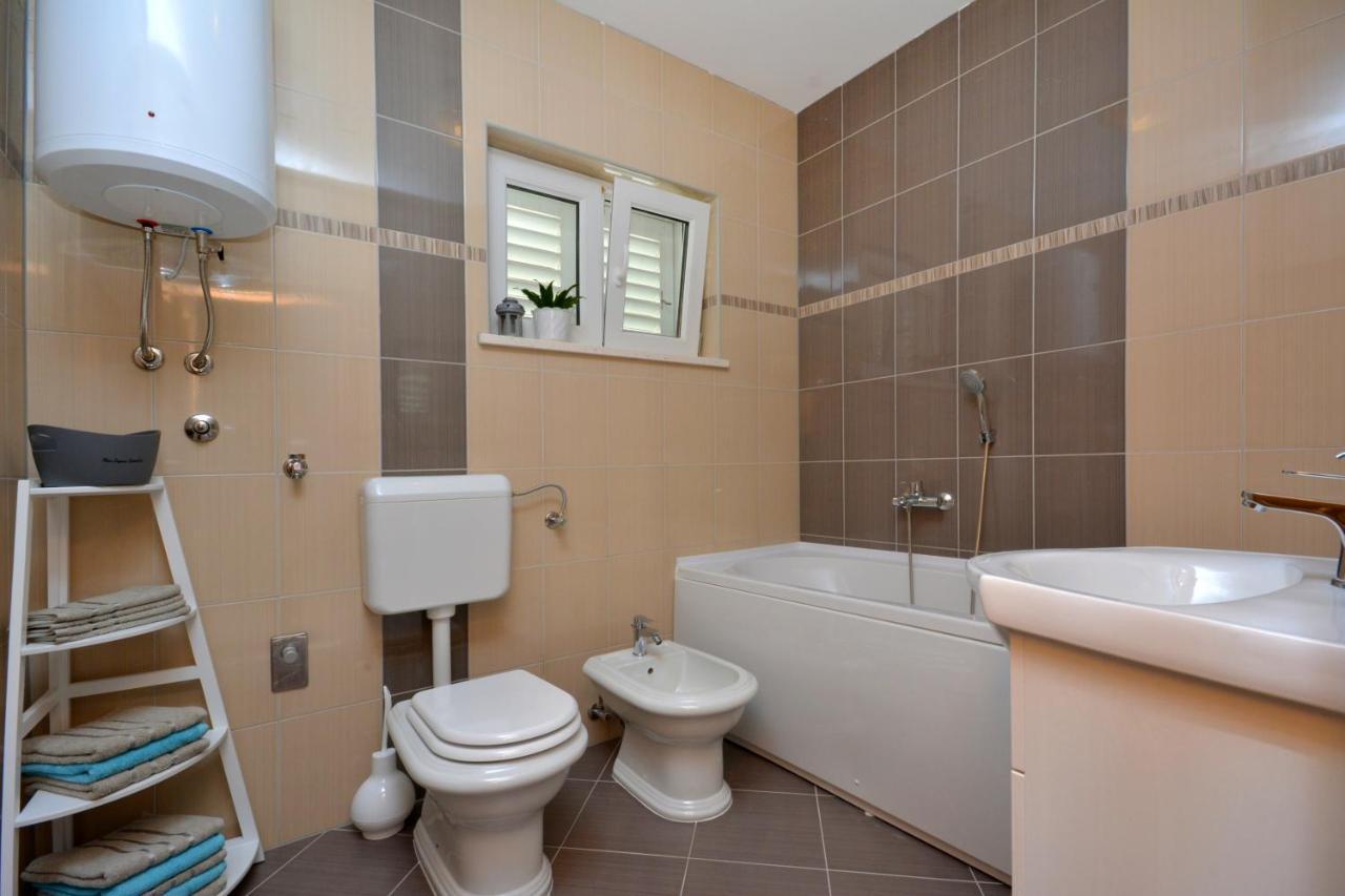 Apartment Wild Rose Podstrana Dış mekan fotoğraf